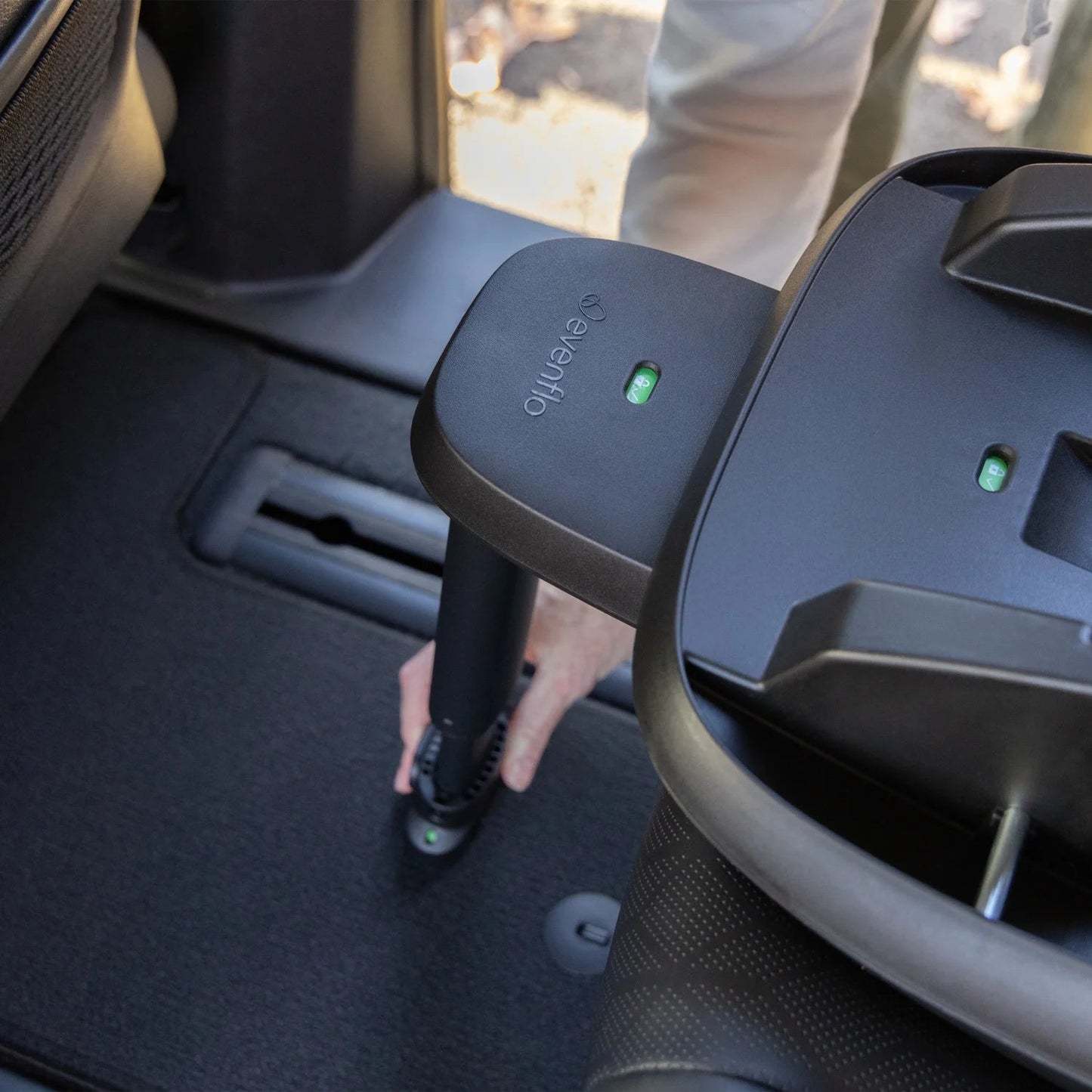 Revolve180 Litemax NXT Rotational Infant Car Seat with Sensorysoothe and with Accessory Load Leg (Quartz)